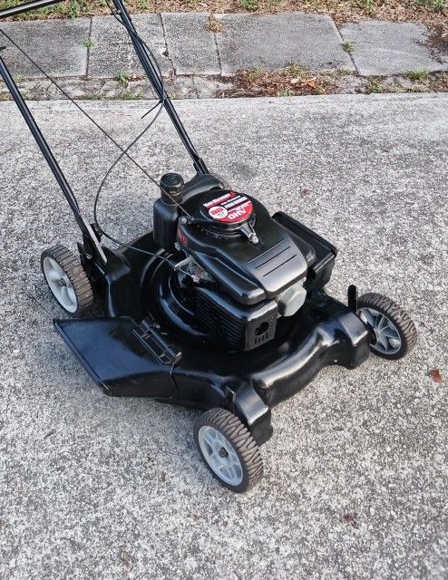 Gas Push Lawn Mower With New Blade Works Good $140 Firm