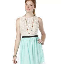 Dress Ivory & Mint Size MEDIUM Juniors like NEW