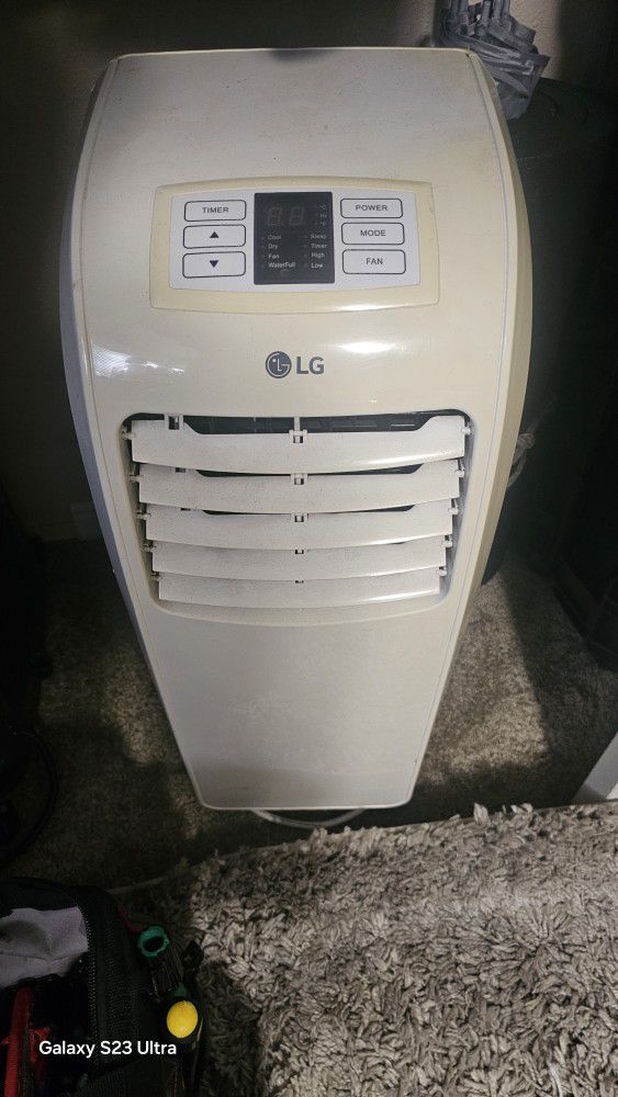 LG PORTABLE AIR CONDITIONER - 8,000 BTU 