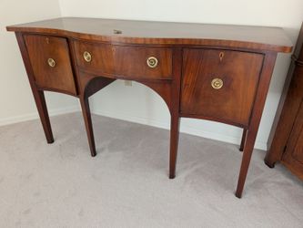 Vintage Mahogany Federal-Style Dining Room Sideboard Cabinet / Buffet with Key