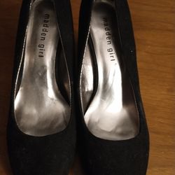Madden girl women's black velvet textured size 8 heels 
About 3" heel