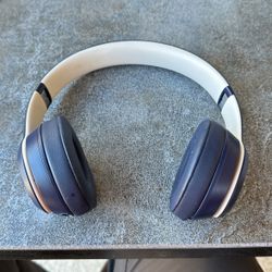 Beats Solo3 Wireless On Ear Headphones Bluetooth 40 Hours Listening Time Built-In Microphone