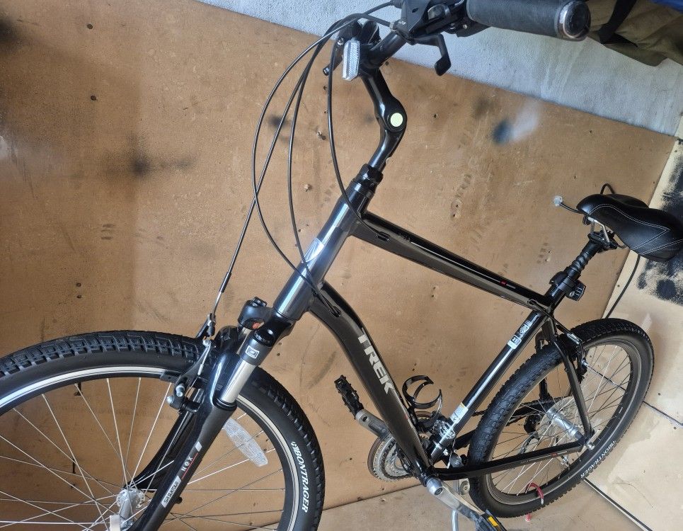 Like New Trek Shift 3 Comfort Bike