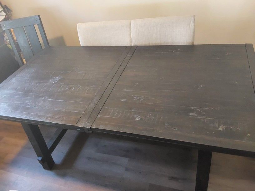 Farmhouse Dining Table And Chairs