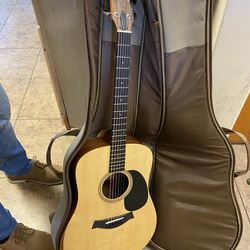 Taylor Acustic/Electric Guitar