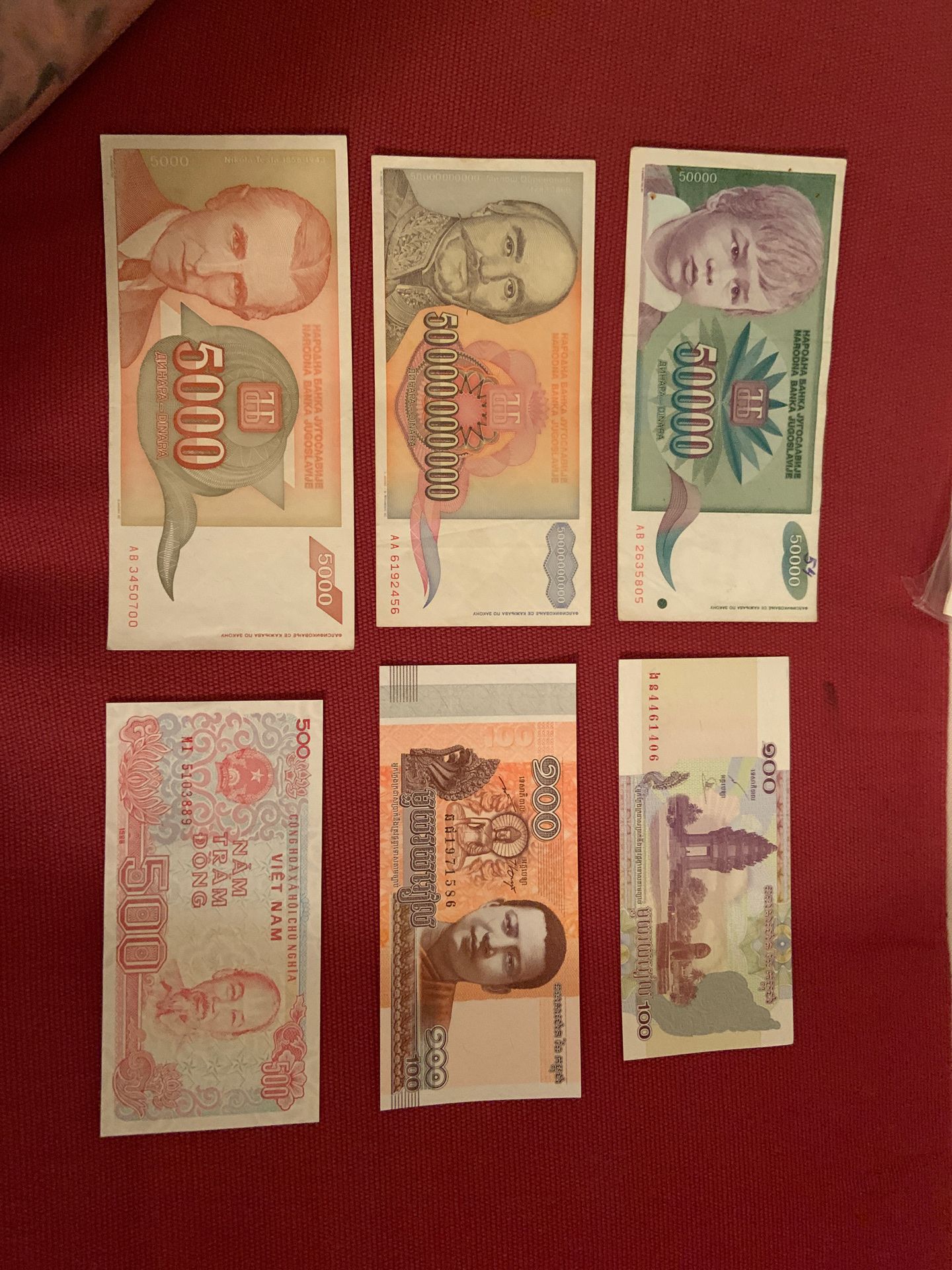 Uncirculated lot of 6 foreign notes