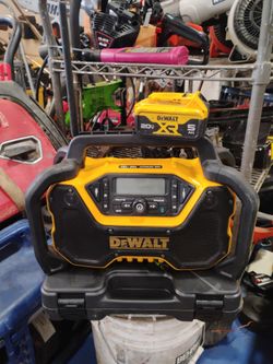DeWalt radio Bluetooth and battery $160