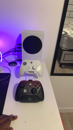 Xbox series s and g7 pro controller + additional white game air controller