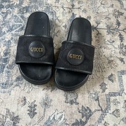 Black Gucci slides #GucciSlides