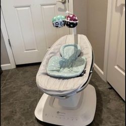 **Latest version** mamaRoo multi-motion baby swing with infant insert. *includes box*