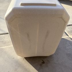 Pet food container in good condition