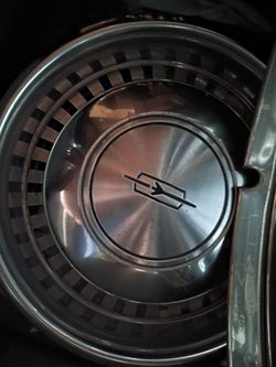 Oldsmobile Cutlass hub caps/beauty rings