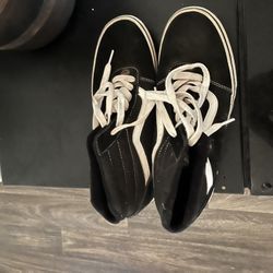 Men’s High top Vans - 10.5