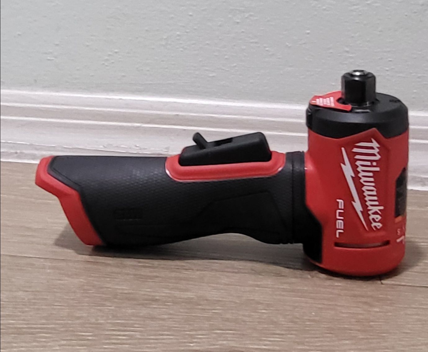 MILWAUKEE M12 FUEL 12V LITHIUM-ION BRUSHLESS CORDLESS 1/4" RIGHT ANGLE DIE GRINDER (TOOL ONLY)