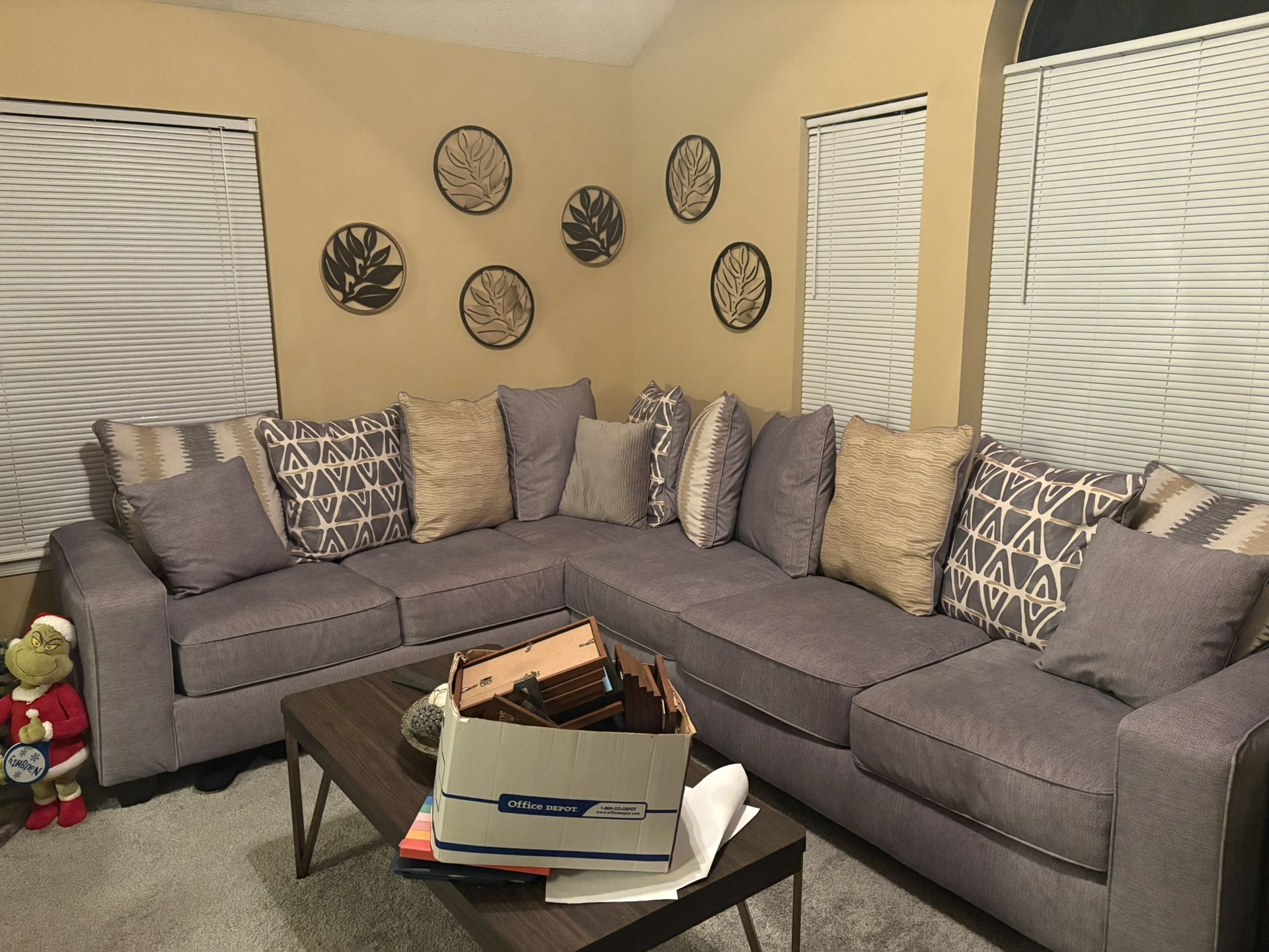 Beautiful Sectional – Excellent Condition 