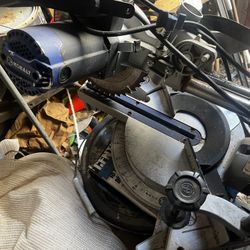 Kobalt Compact sliding 7-1/4-in 10-Amp Single Bevel Sliding Compound Miter Saw with Laser Guide (Corded)