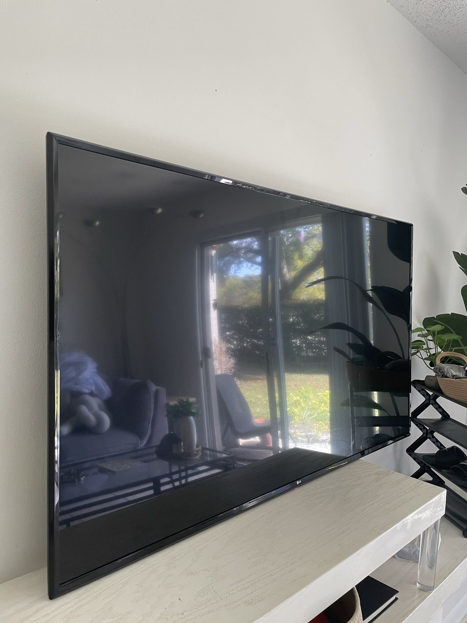 LG 65 Im inch Smart Tv 
