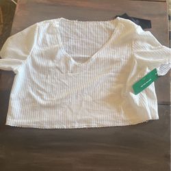 White crop top shirt