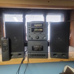 Compact Stero CD And Cassette Player With 2 Speakers And Remote 