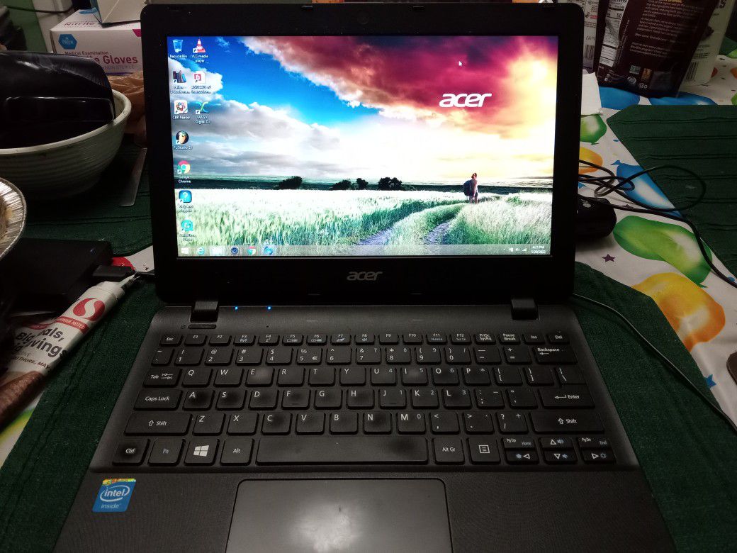 Acer Mini Laptop Fruiy Loops 20 Producer Edition,Akia Controller,  27" Monito/TV & Yamaha AV HDMI System 