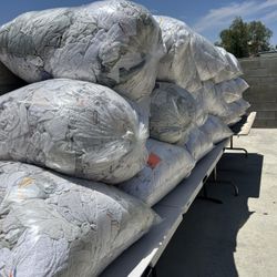 Tengo 12 bolsas de Toalla blanca para mecánico por $200 o 20 cada bolsa