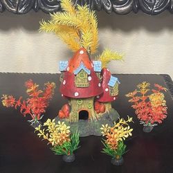 Aquarium / Fish Tank decorations - Mushroom house with plastic plants 