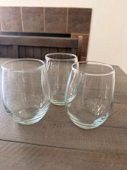 3 stemless wine glasses