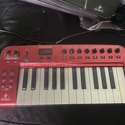 MIDI Keyboard Behringer 