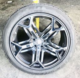 22” rims and tires no scratches and tires are new