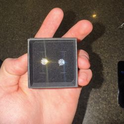 Moissanite Stud Earings (1 Carat)