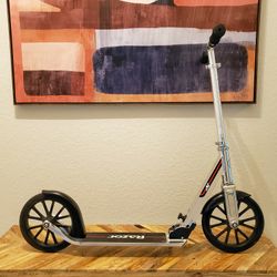 Razor A6 Foldable Kick Scooter Silver gently used in Great Condition.  Local pickup onlyz