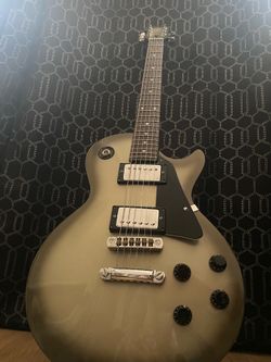 Mako traditional guitar (negotiable)