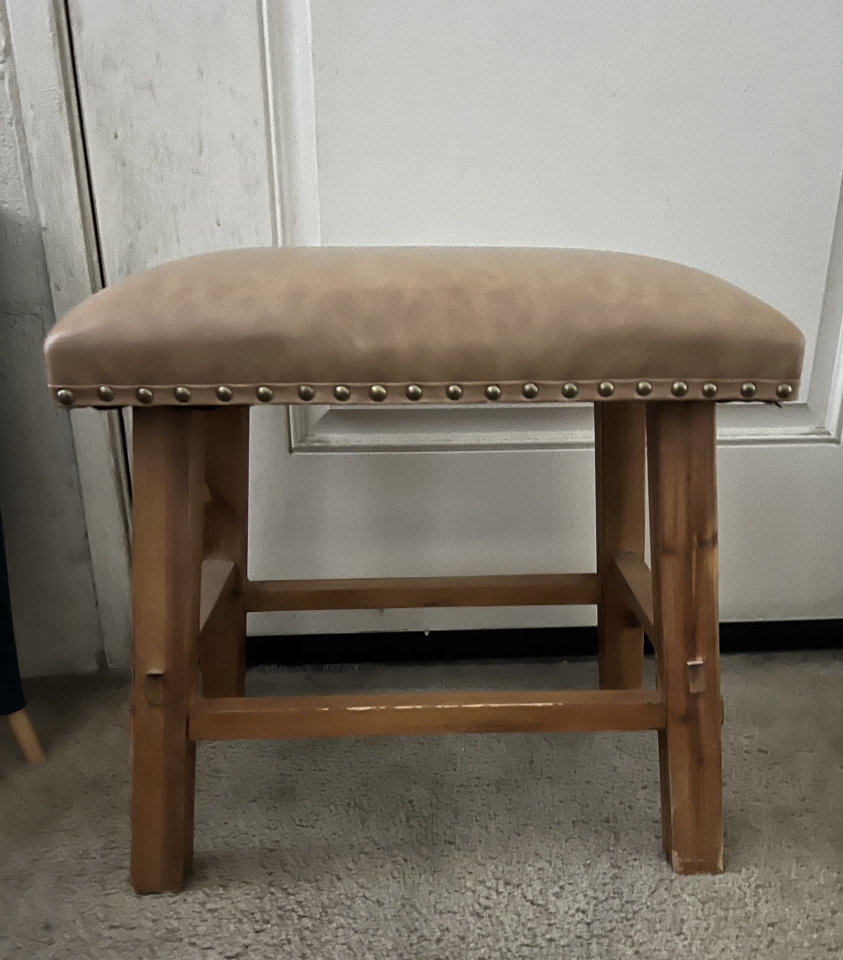 Stool Wood/Leather 18w 12D 16”