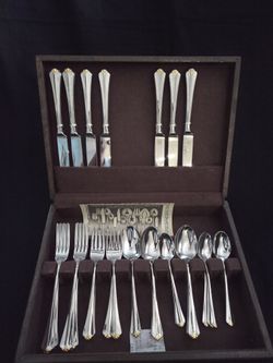 Oneida Cube GOLDEN JUILLIARD 35 pcs Stainless Flatware set With Box & Nameplate