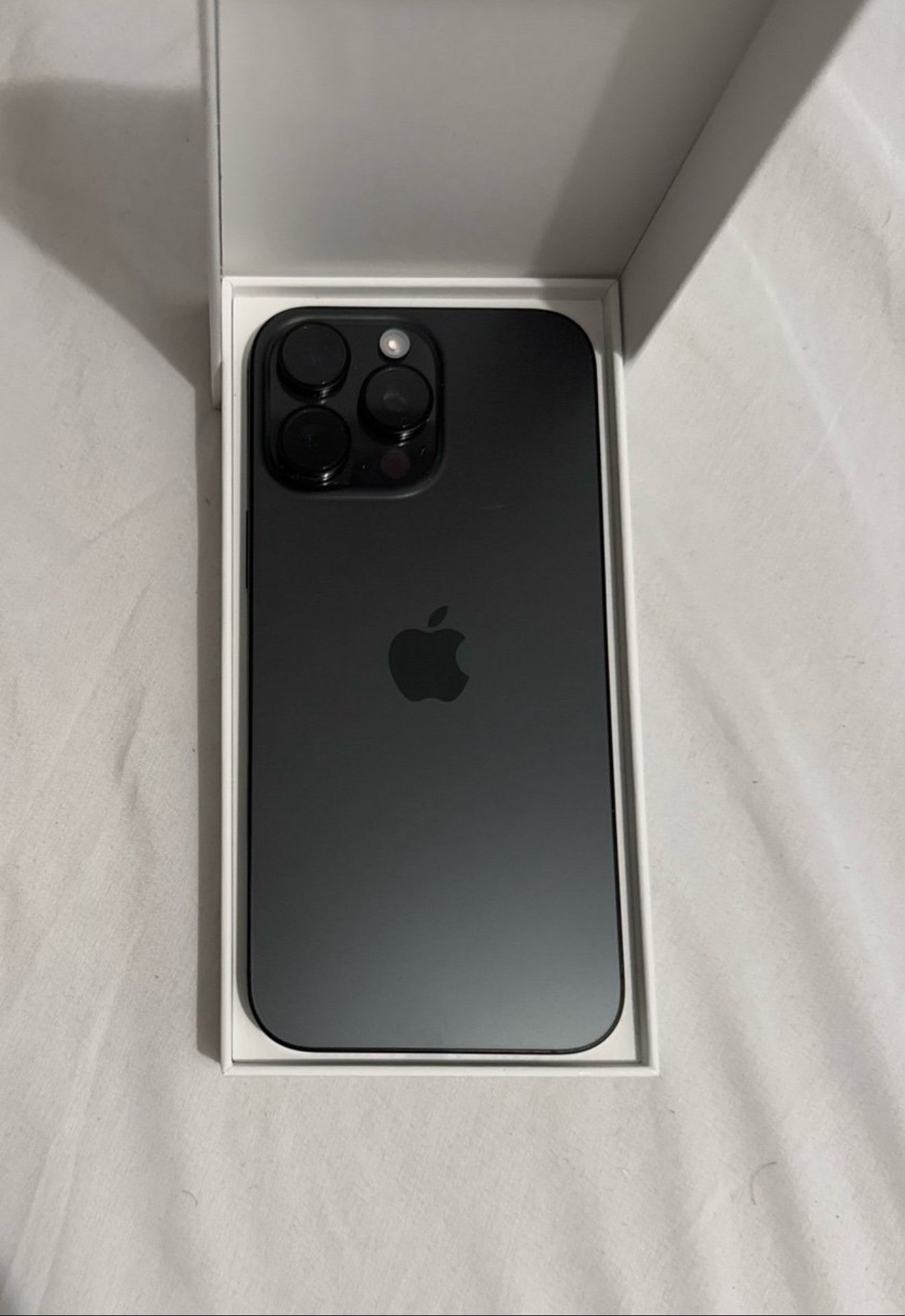 iPhone 16 Pro Max 512GB - Black Titanium **UNLOCKED**