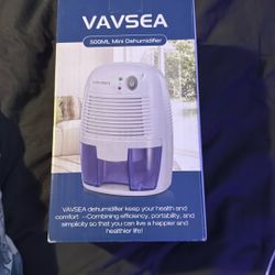 MINI DEHUMIDIFIER GREAT FORM DORM, BEDROOM, LIVING ROOM