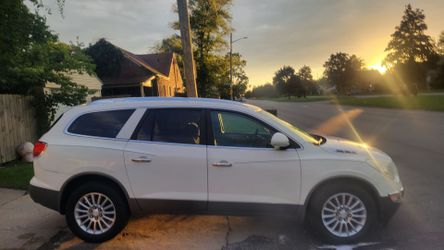Buick Enclave SUV White
