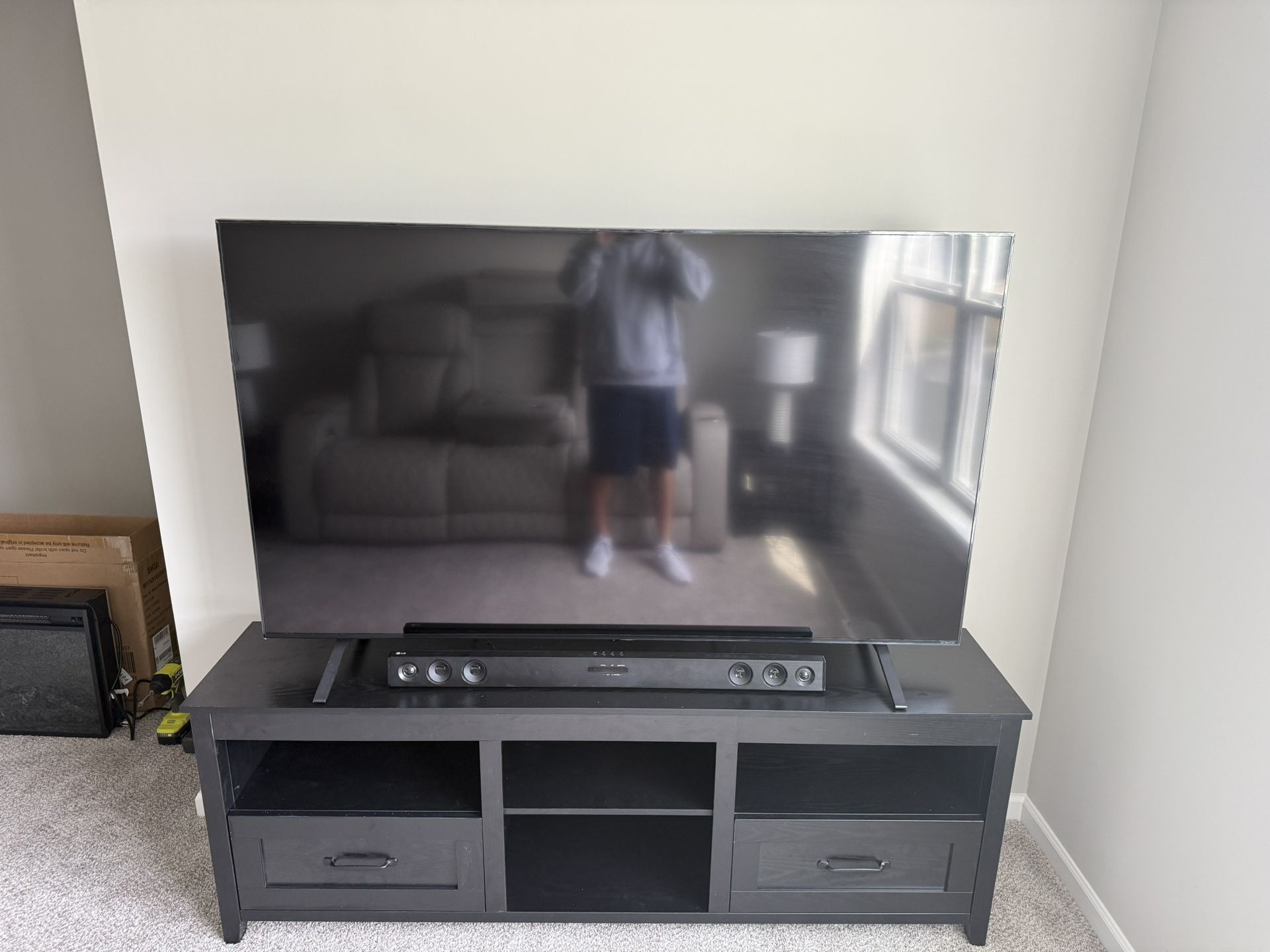 LG - 70” Class UQ75 Series LED 4K UHD Smart webOS TV Like New Price Firm
