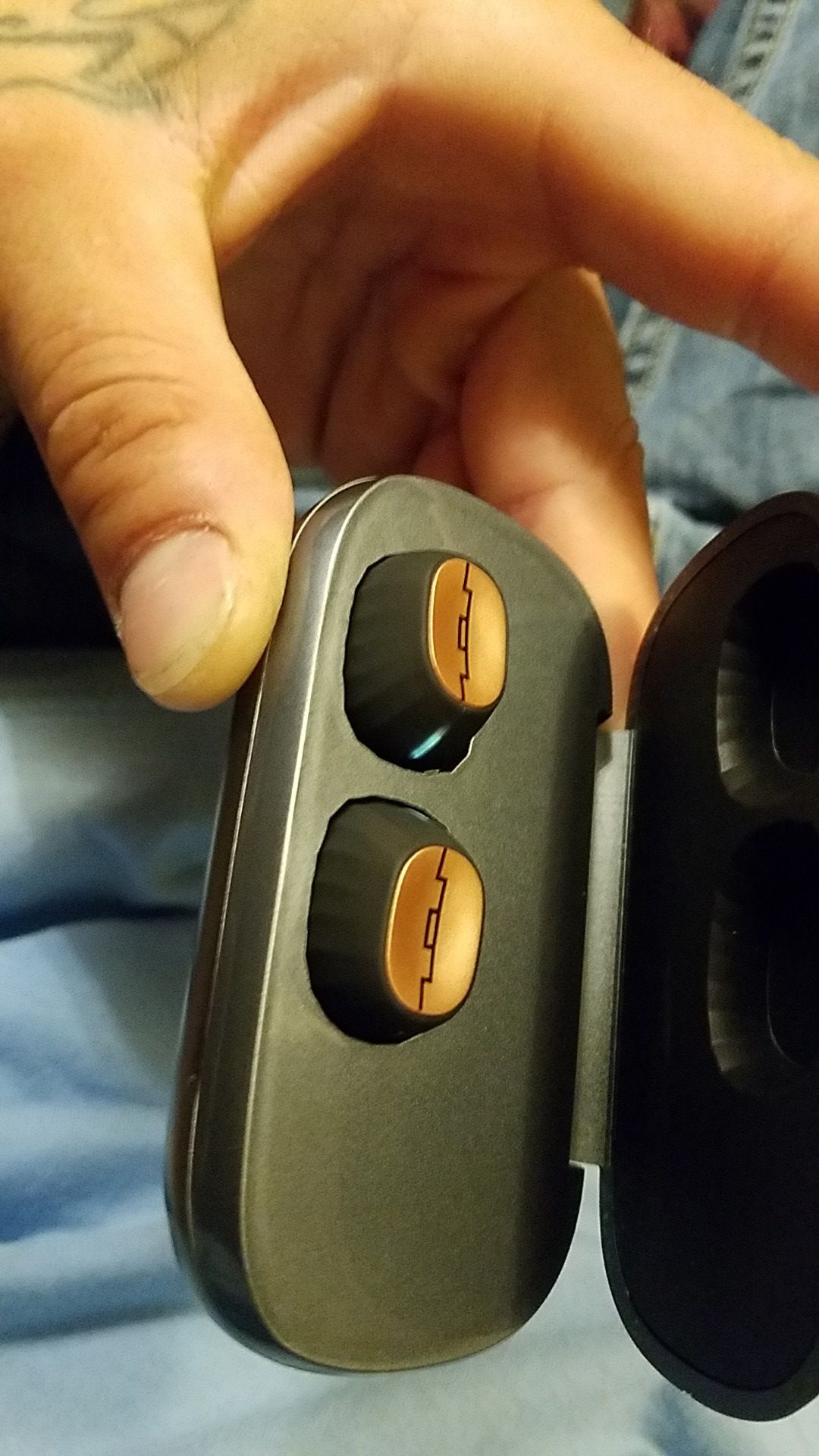 SOL AMP truly wireless earbuds .LIKE NEW