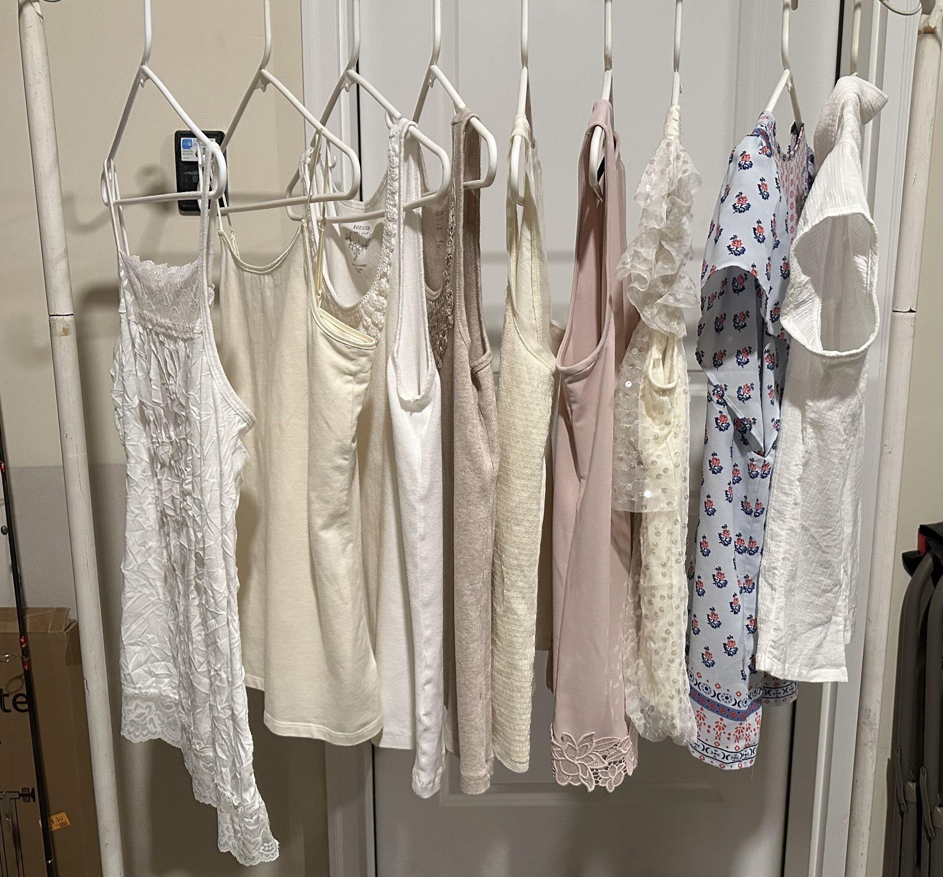 Women’s Tops, Tanks, Camisoles 
