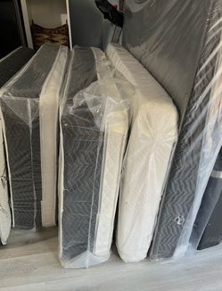 Twin size pillow top mattress