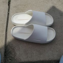 Nike  Clam Slider Size 8
