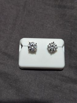 silver moissanite