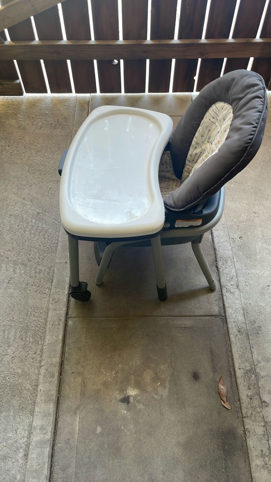 baby high chair with a removable tray