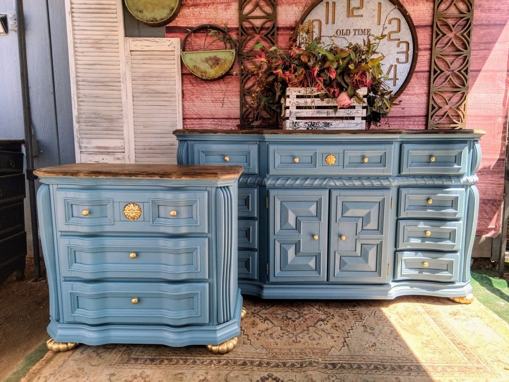 Huge Blue Dresser Set