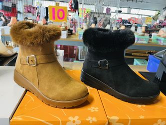Beautiful Woman Boots $20