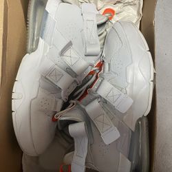 nike air edge 270 Size 9 Shoes worn Once Comes With Box