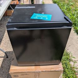 Hisense Mini Fridge 
