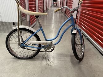 Vintage Schwinn Banana Seat Cruiser Bike — Retro Studio Prop