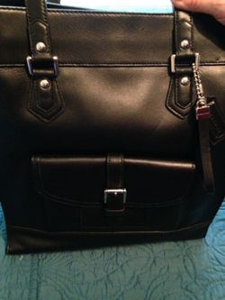 NWT coach Leather purse.